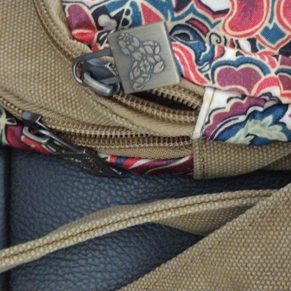 Black Butterfly Sling Bag - Picture 3 of 7